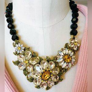 Heidi Daus 🆕 “Glorious Garden” Swarovski crystals necklace in original box